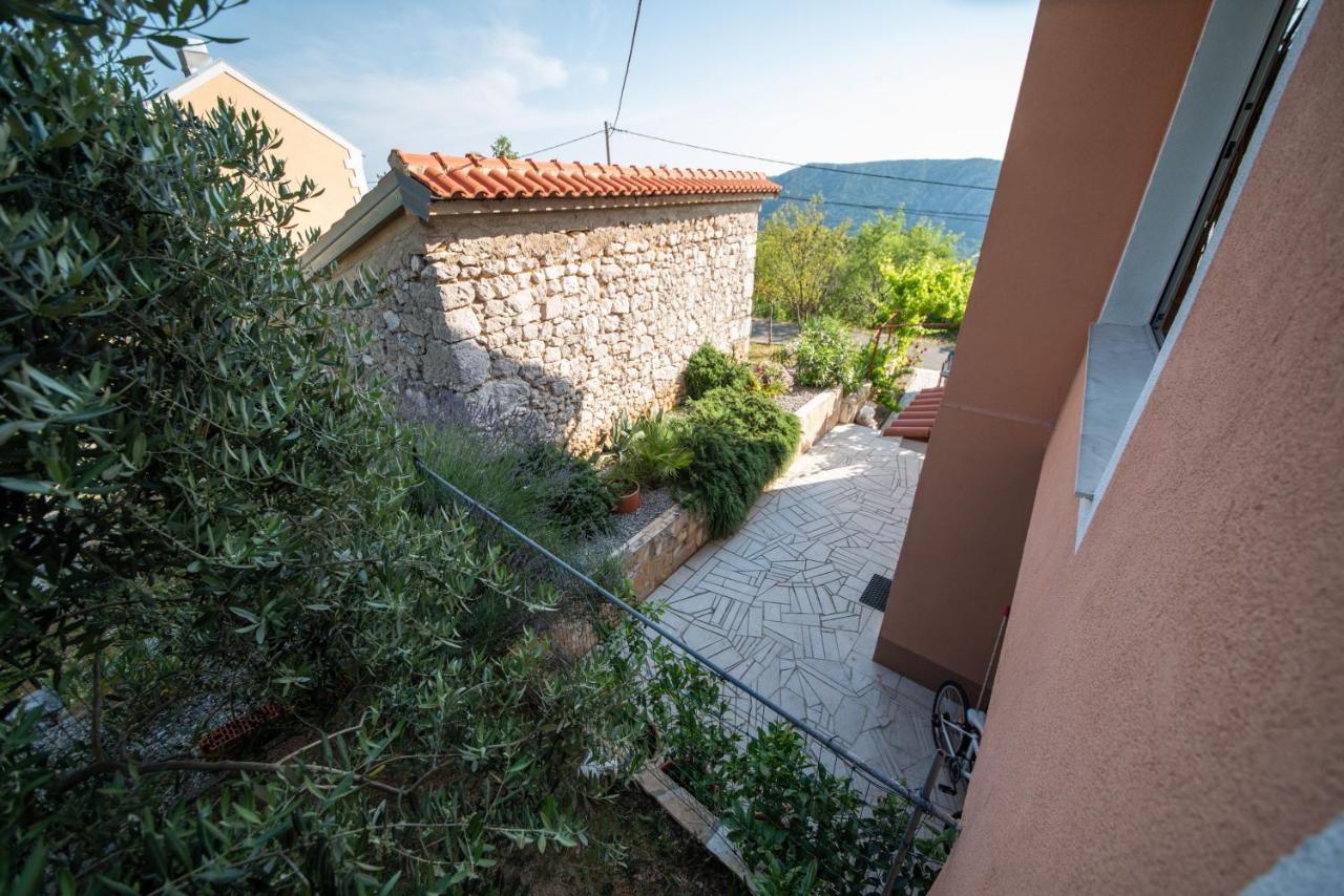 Apartman Sous Les Rochers Grižane Exterior foto